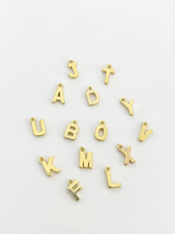 Подвеска с буквой A-Z в золоте