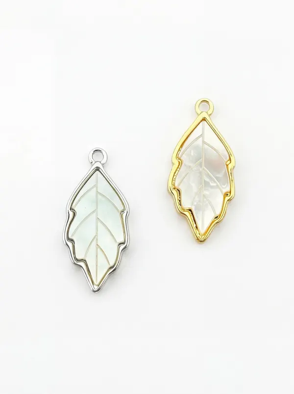 Подвеска листик с перламутром 19*9мм золото/серебро